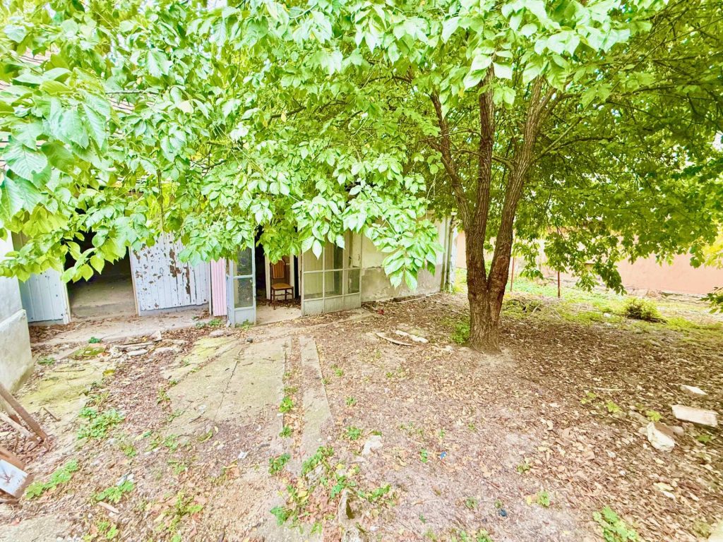 Pécs, Telek a Tettye lábainál panorámával