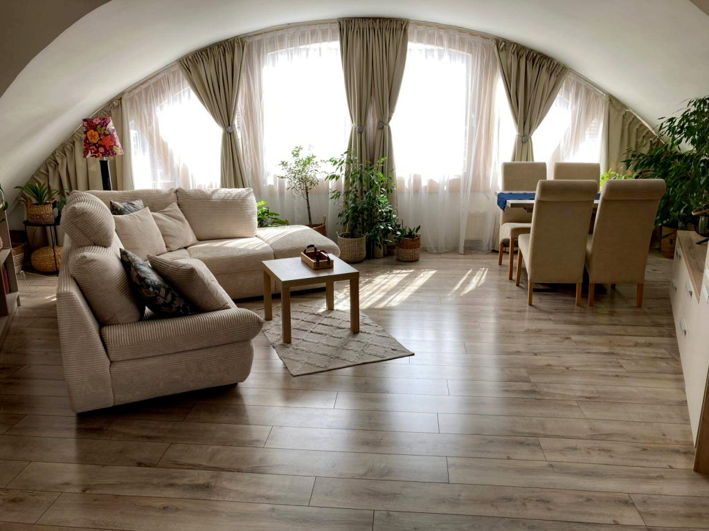 Pécs, Kiadó 2 háló+amerikai konyha nappalis lakás Pécs Citrom utcában