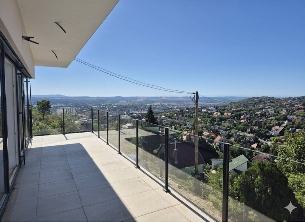 Pécs, Pécs-Mecsekoldalon exkluzív, örökpanorámás, 150 nm +51 nm-es lakás eladó!