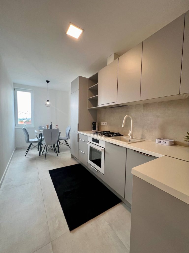 Pécs, Pécs-belvárosban, PTE-KTK mellett, 66 nm-es, frissen felújított 2 szobás lakás eladó!