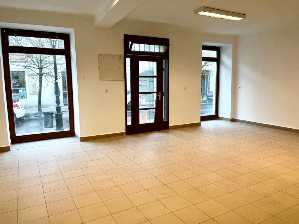 Pécs, Pécs belvárosában 70 nm-s üzlethelyiség eladó