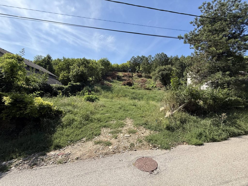 Pécs, Pécs-Mecsekoldal donátusi részén 2109 nm-es telek eladó