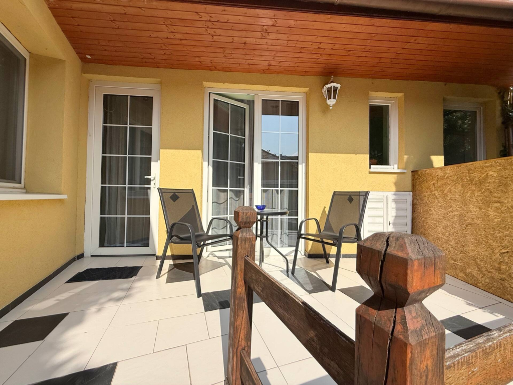 Pécs, Pécs-belváros határán 130 nm-es lakás eladó