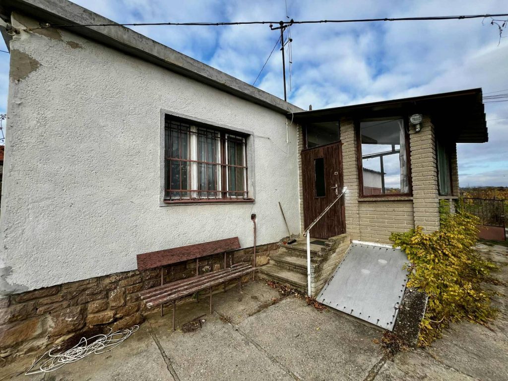 Pécs, Pécsett a Kodó dűlőben jó adottságokkal rendelkező, zártkerti ingatlan eladó