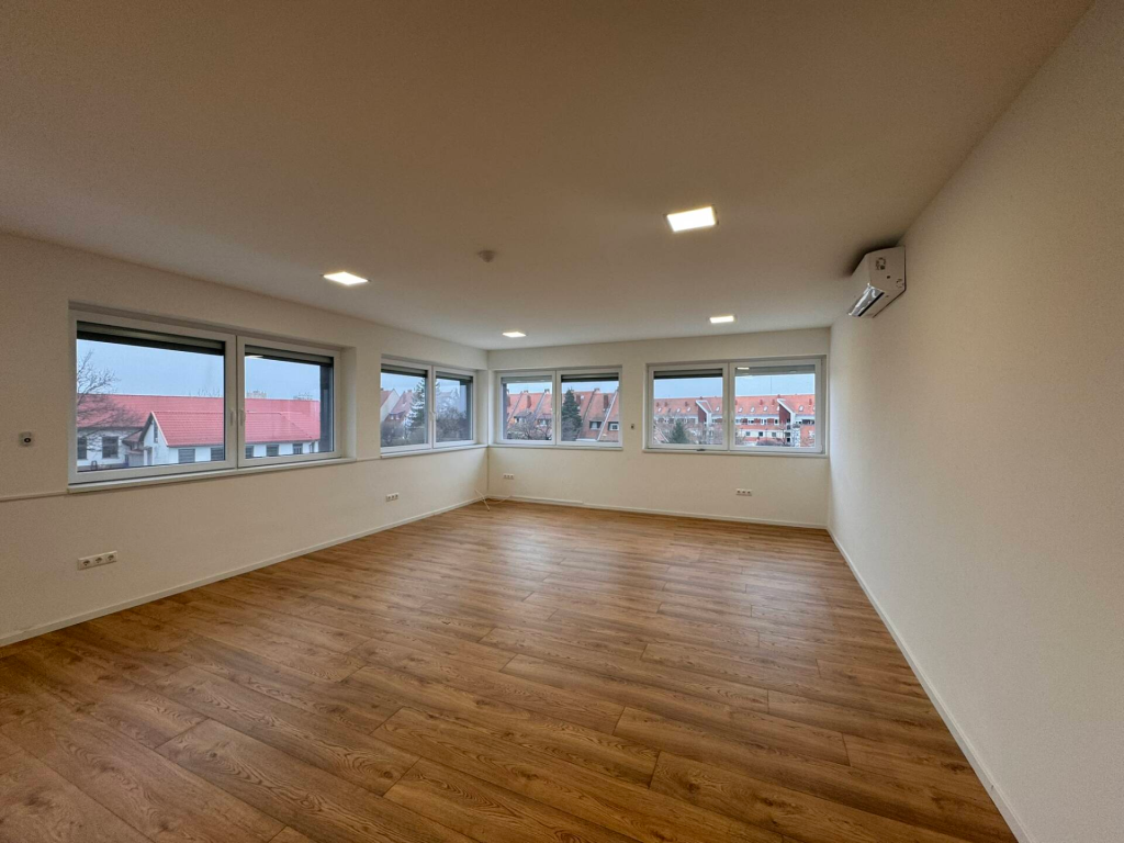 Pécs, Pécs, Vadász utcában kiadó irodák