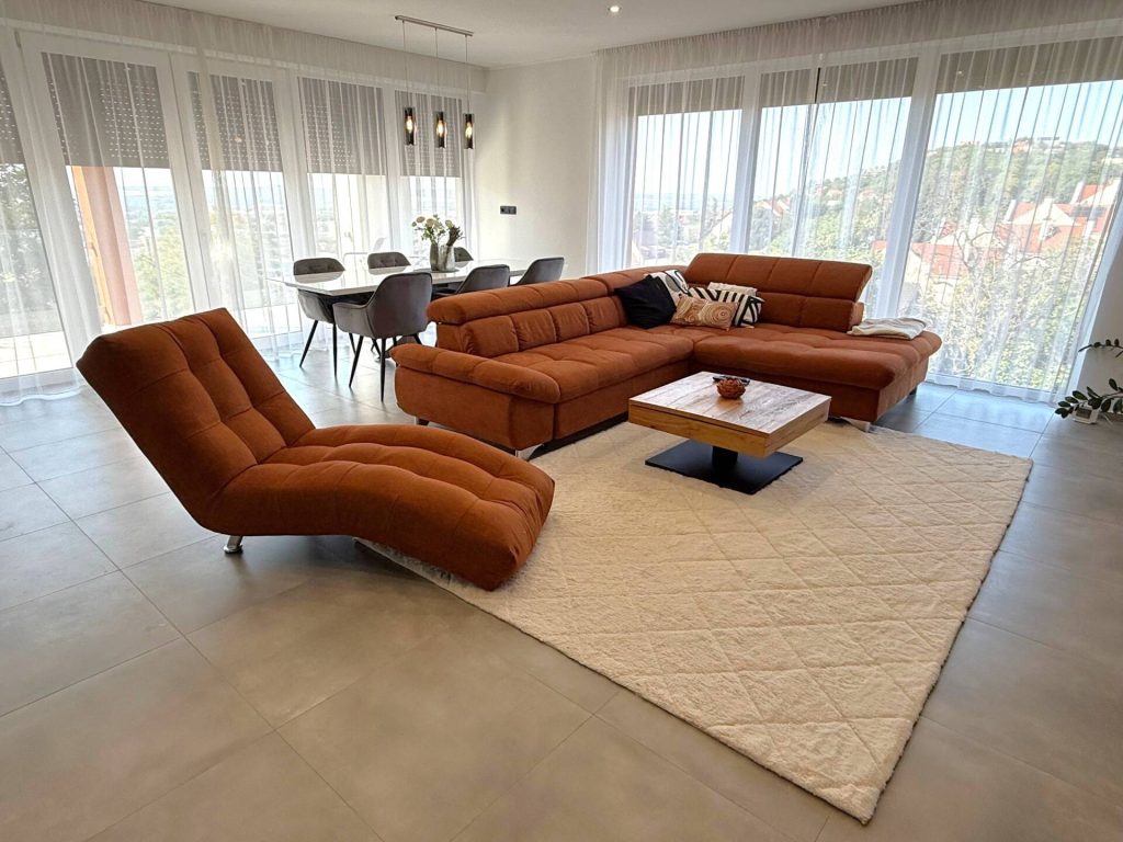 Pécs, Pécs-Mecsekoldal alsó részén, modern, luxus családi ház eladó