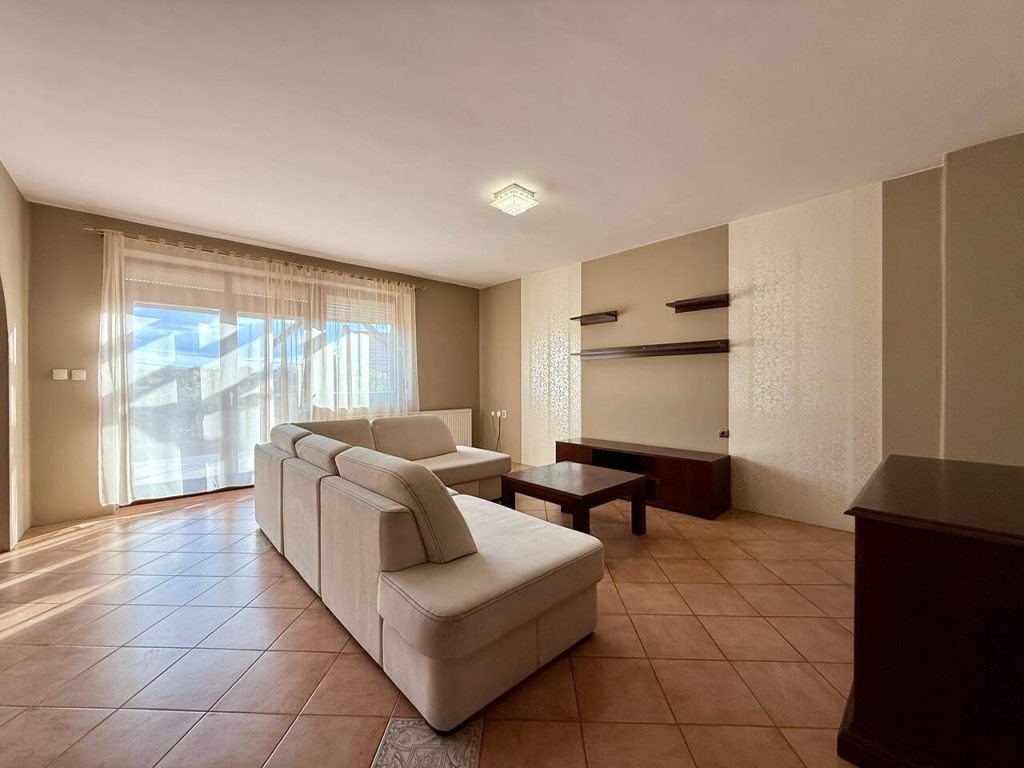 Pécs, Pécs-Málomban 2 szintes, 150 nm-s, jó elosztású családi ház eladó