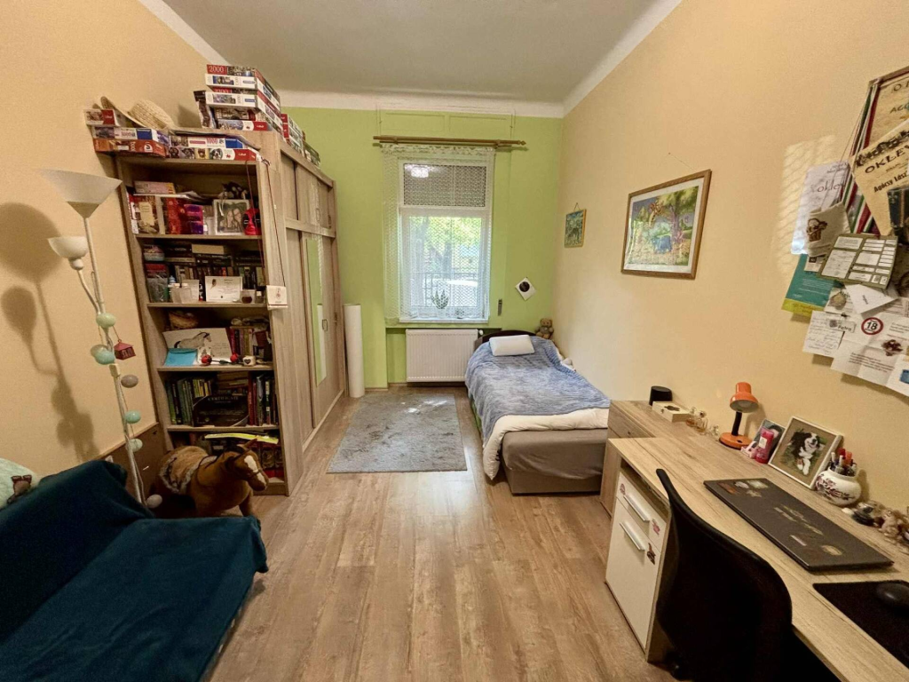 Pécs, Pécsen a belvárostól néhány lépésre, csendes utcában átalakított polgári lakás eladó