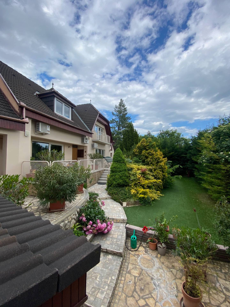 Pécs, Pécs Tettye városrészen örökpanorámás családi ház eladó