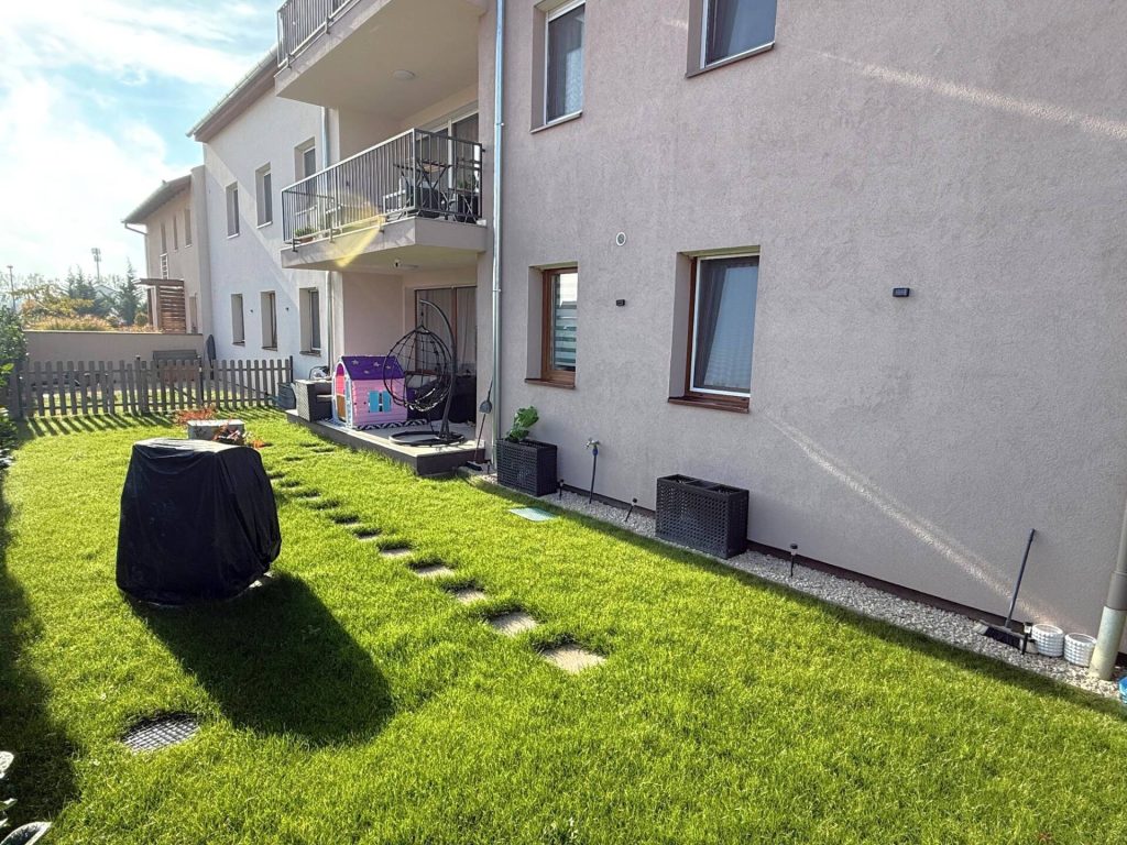 Kozármisleny, Kozármislenyben saját kertkapcsolattal és terasszal rendelkező, új építésű, 87 nm-es lakás eladó.