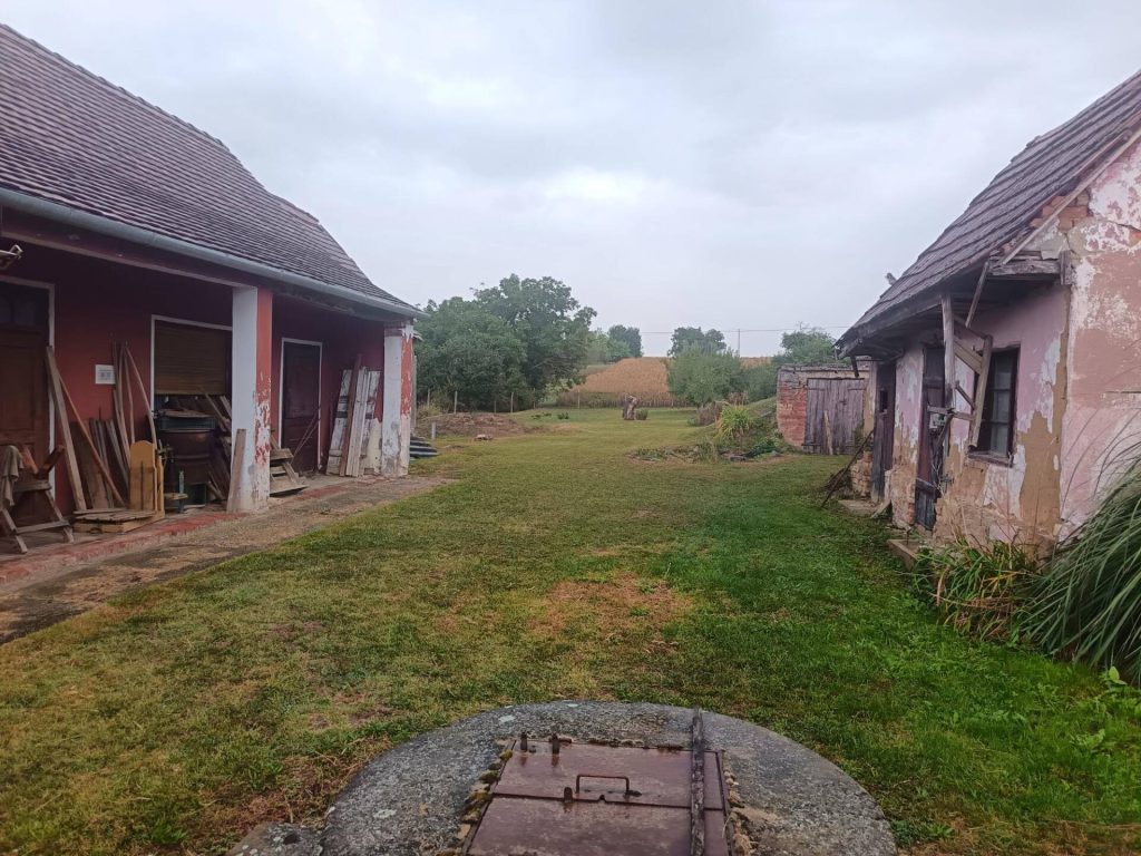 Pécsudvard, Pécsudvardon ház sík telken eladó