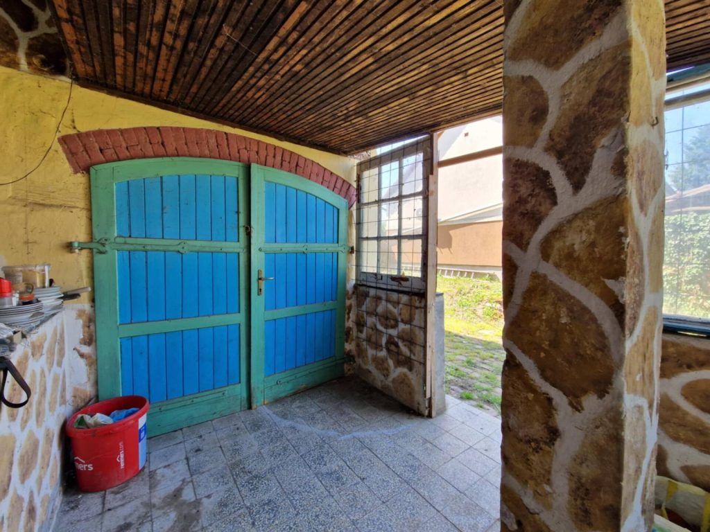 Villány, Villányban város központ mellett felújítandó ház eladó!