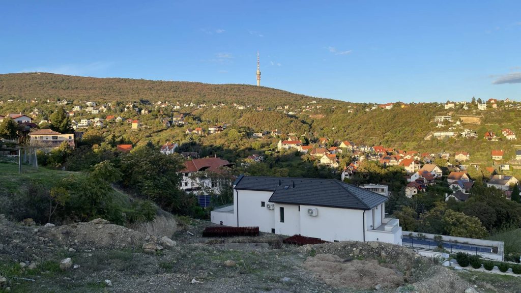 Pécs, Pécs Donátusi Villaparkban építési tervvel és alapozással eladó