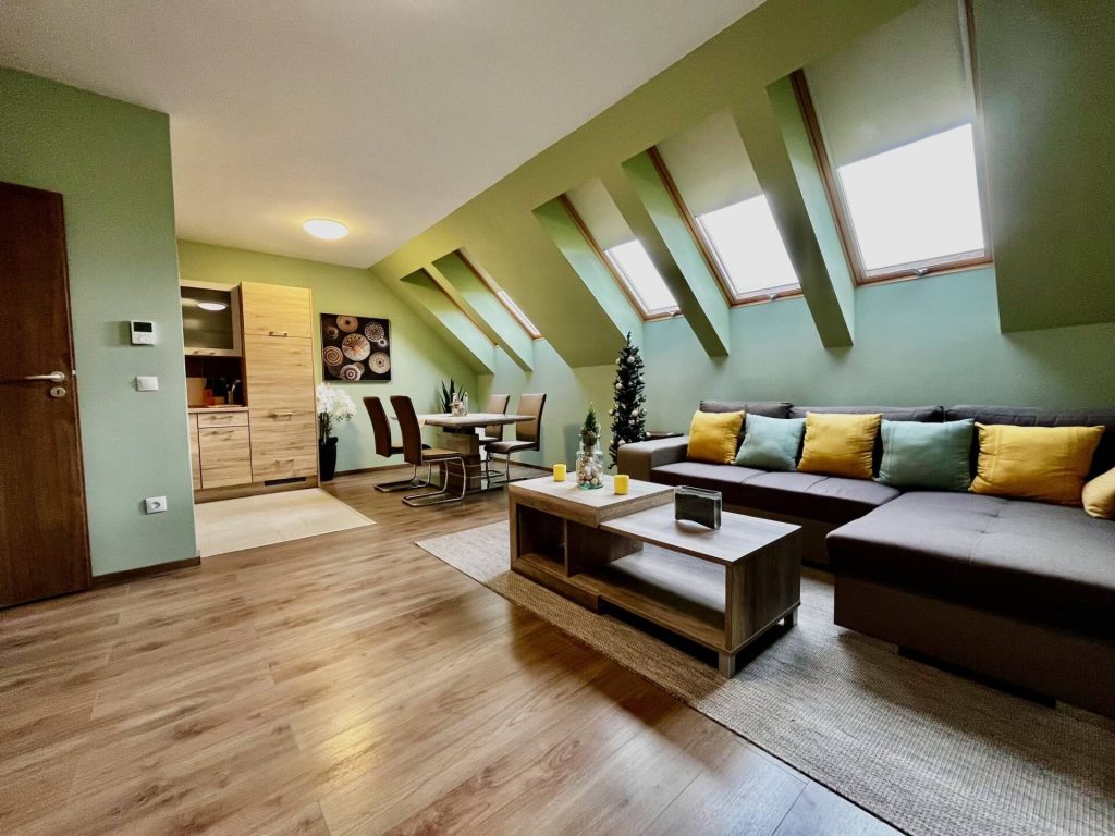 Pécs, Pécs-belvárosban új építésű, liftes társasházban berendezett lakás kiadó