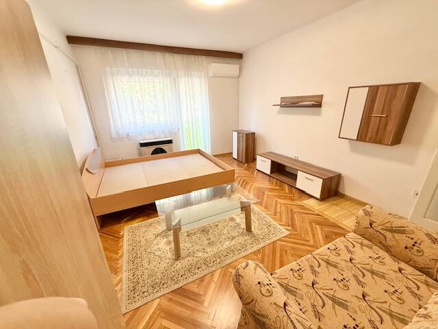 Pécs, Pécs-Belvárosában garzon lakás eladó