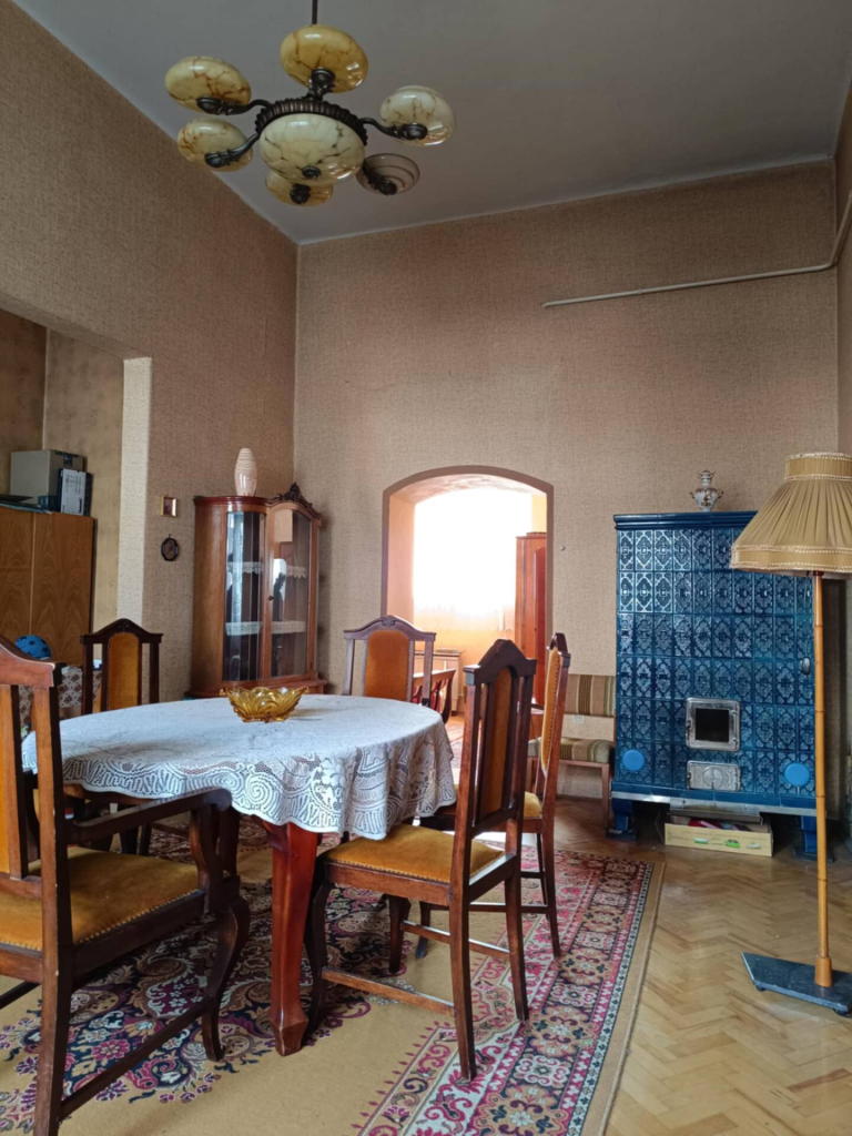 Pécs, Pécs történelmi belvárosában nagy polgári lakás eladó