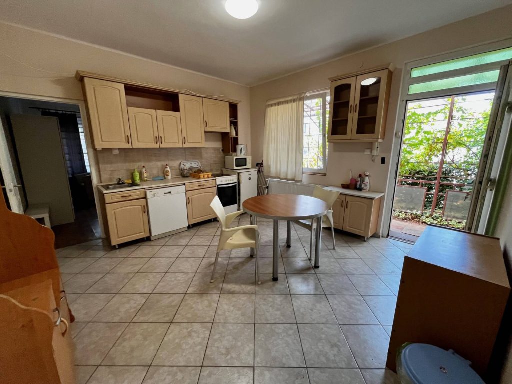 Pécs, Pécs-egyetemvárosban 2 szobás lakás, autóbeállóhellyel eladó