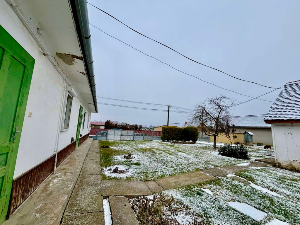 Töttös, Eladó paraszt ház Töttösön, gazdasági épületekkel, nagy telekkel